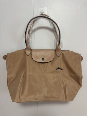 LONGCHAMP Handbag for Day-to-night Styling